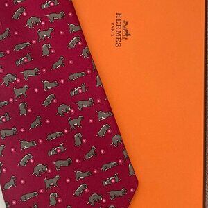 NEW BOX HERMES TIE - DARKER BRICK RED FUN GRAY PUPPY DOGS PLAYING RED BALLS XL